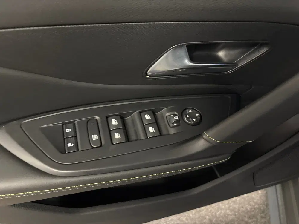 Peugeot 308 1.6 Plug-in Hybrid 180 Allure Avantage GT uit 2025, foto 13