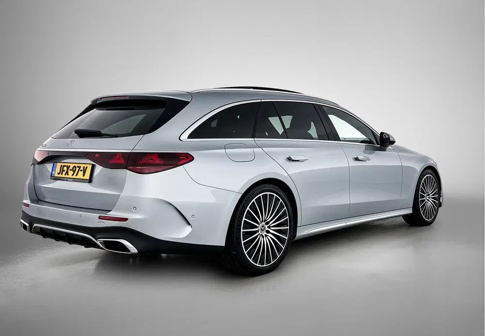 Mercedes-Benz E-Klasse 300 e AMG Sportpakket uit 2025, foto 2