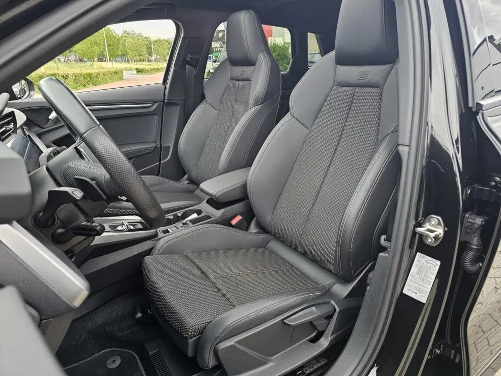 Audi A3 35 TFSI S edition uit 2023, foto 12