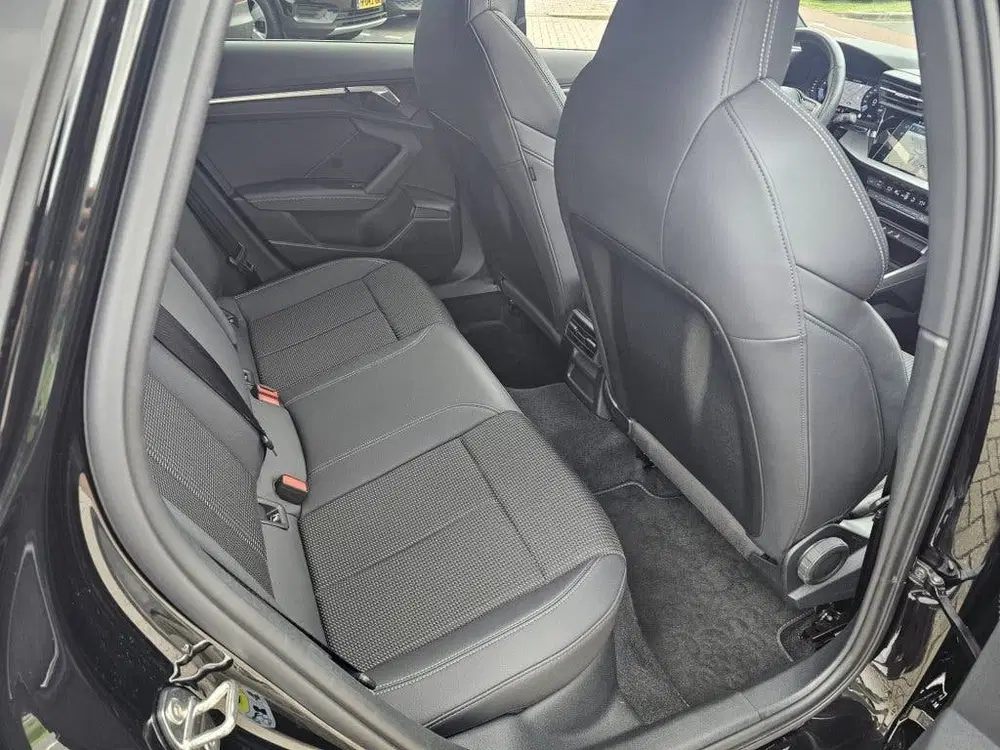 Audi A3 35 TFSI S edition uit 2023, foto 14