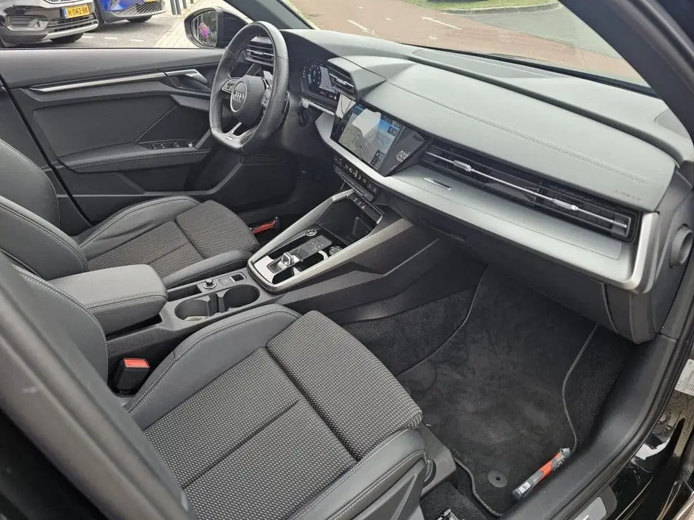 Audi A3 35 TFSI S edition uit 2023, foto 17