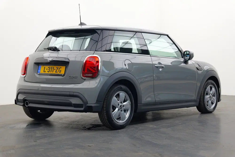 Mini Cooper 1.5 Cooper Essential uit 2021, foto 2
