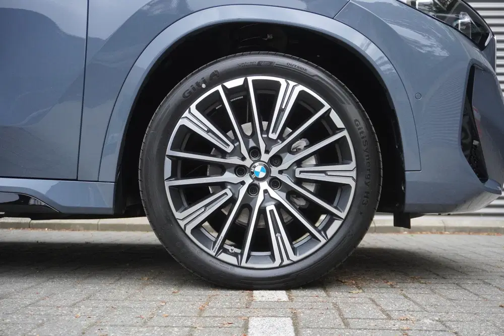 BMW iX1 eDrive20 67 uit 2026, foto 10