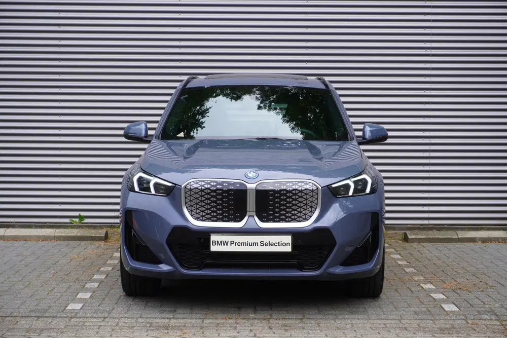 BMW iX1 eDrive20 67 uit 2026, foto 2