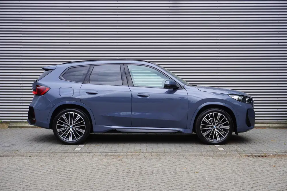BMW iX1 eDrive20 67 uit 2026, foto 9