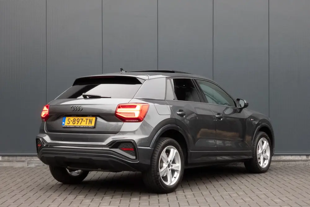 Audi Q2 35 TFSI S Edition uit 2023, foto 2