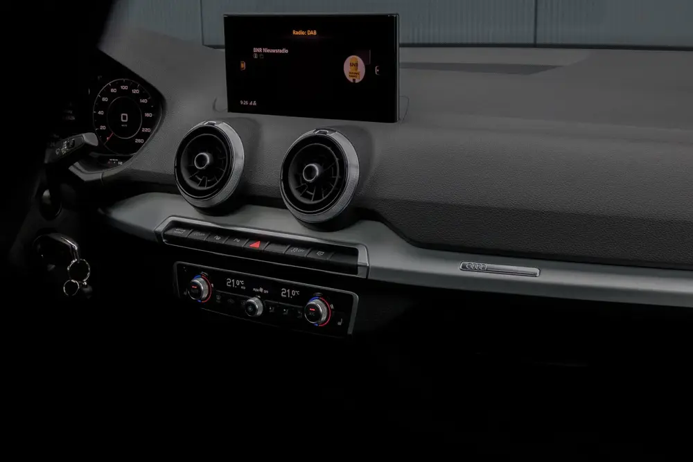 Audi Q2 35 TFSI S Edition uit 2023, foto 3