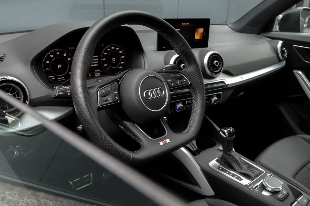 Audi Q2 35 TFSI S Edition uit 2023, foto 5
