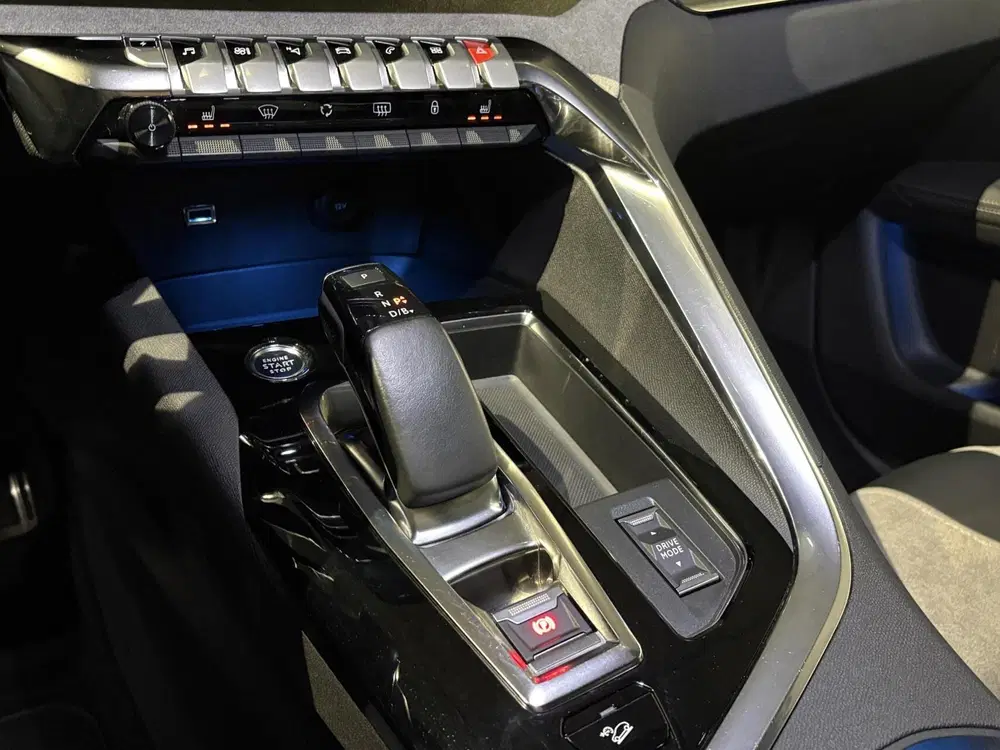 Peugeot 3008 1.6 HYbrid4 300PK GT uit 2021, foto 15