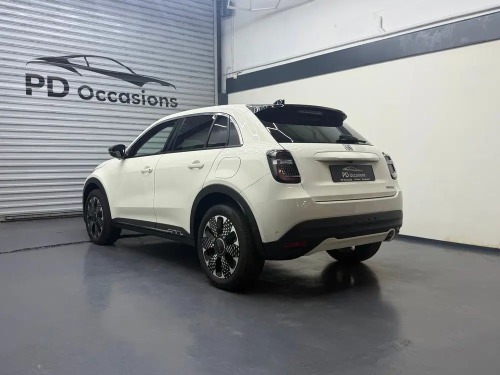 Fiat 600 1.2 Hybrid 145PK la Prima uit 2025, foto 3