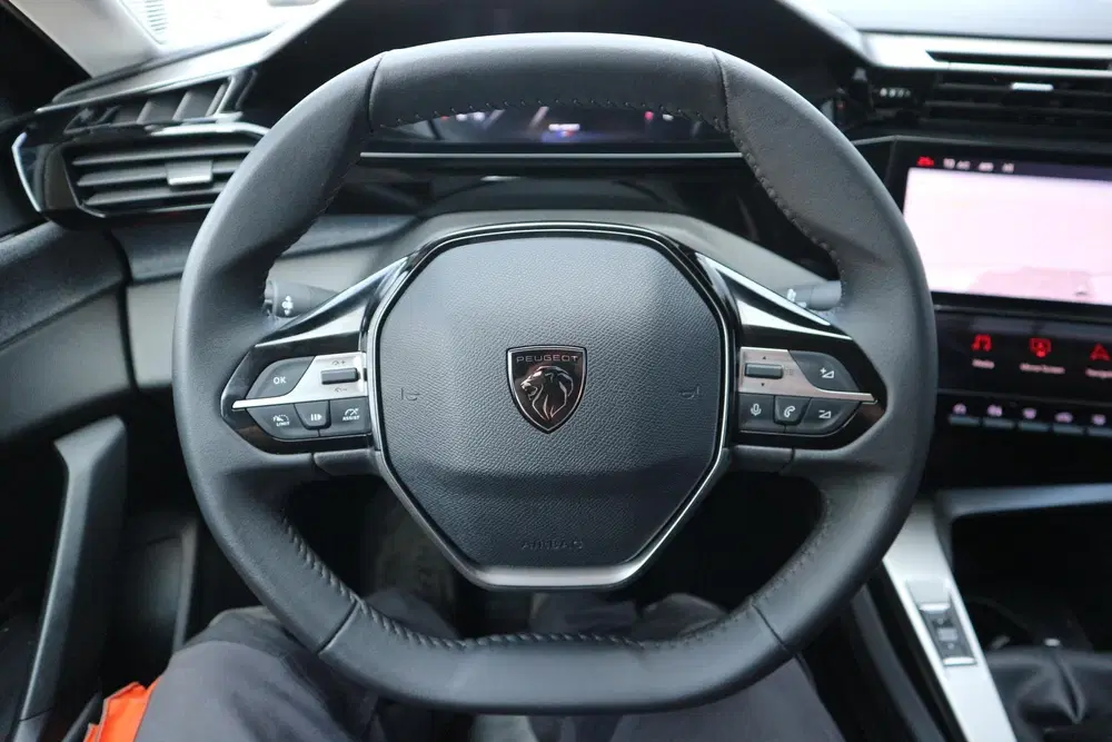 Peugeot 308 1.2 PureTech Allure NAVI CAMERA DAB CRUISE uit 2023, foto 14