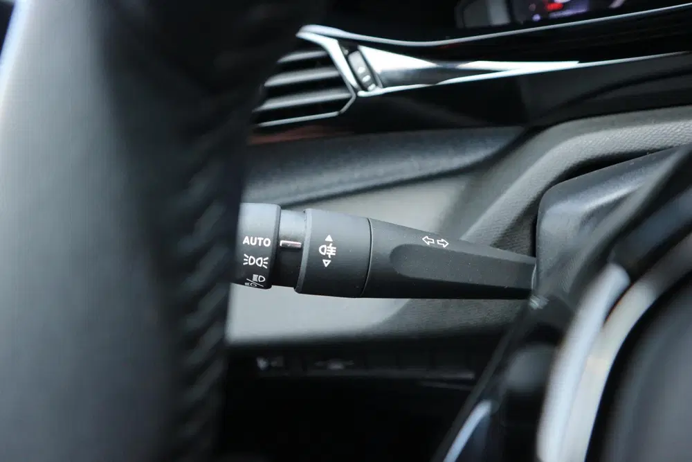 Peugeot 308 1.2 PureTech Allure NAVI CAMERA DAB CRUISE uit 2023, foto 15