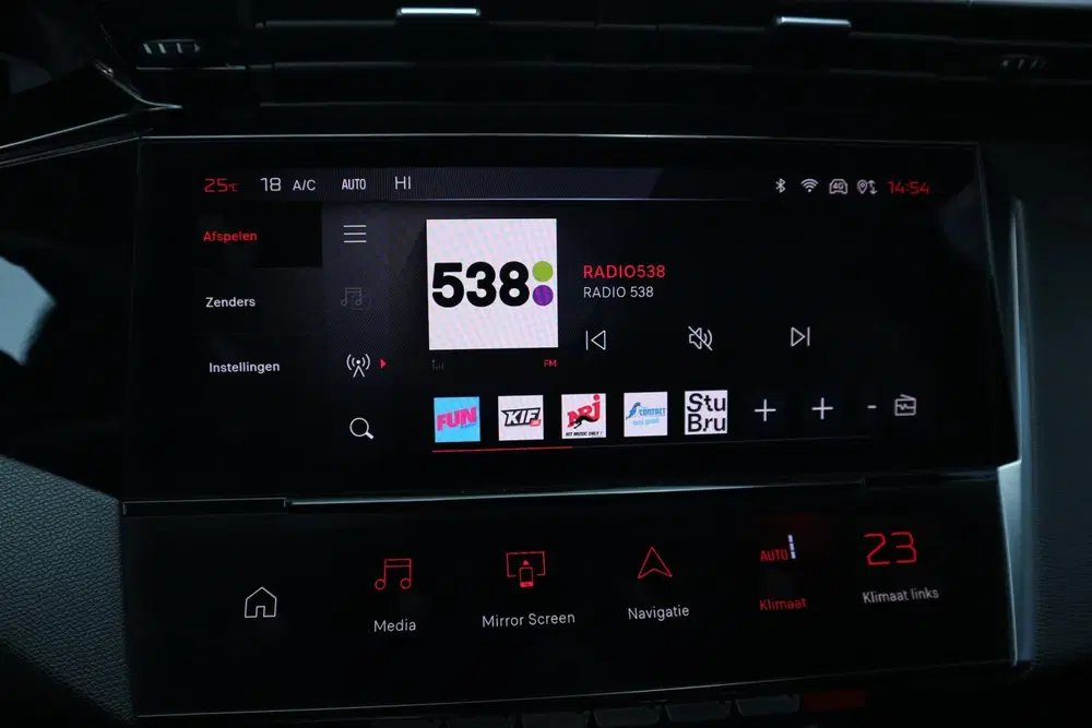 Peugeot 308 1.2 PureTech Allure NAVI CAMERA DAB CRUISE uit 2023, foto 20