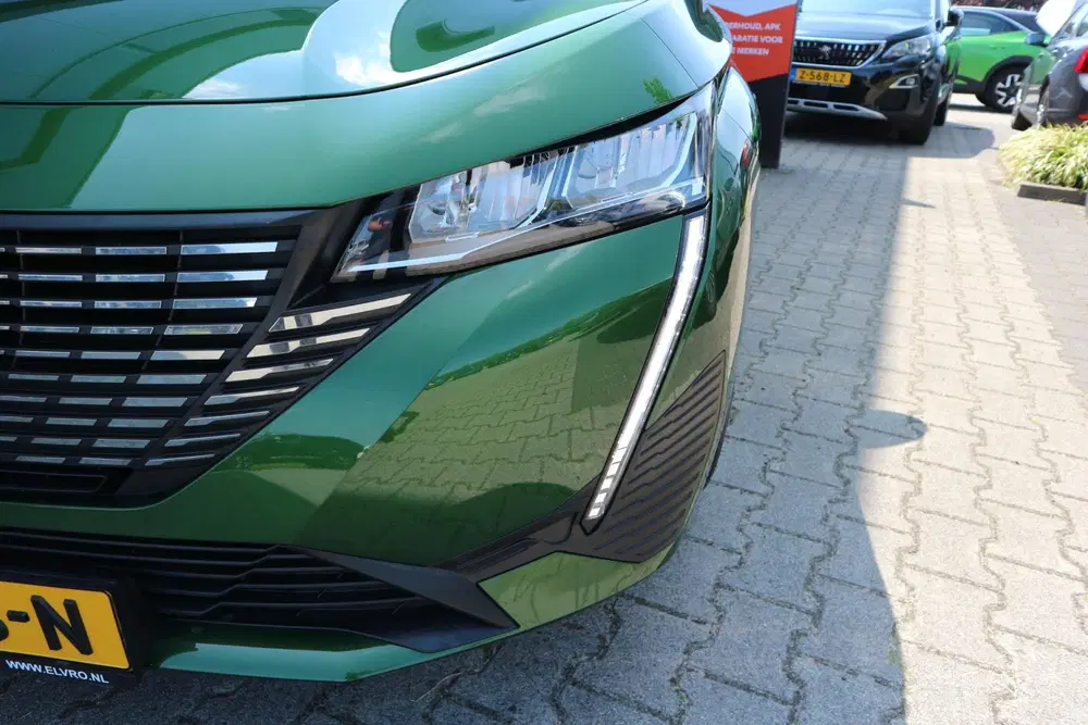 Peugeot 308 1.2 PureTech Allure NAVI CAMERA DAB CRUISE uit 2023, foto 7