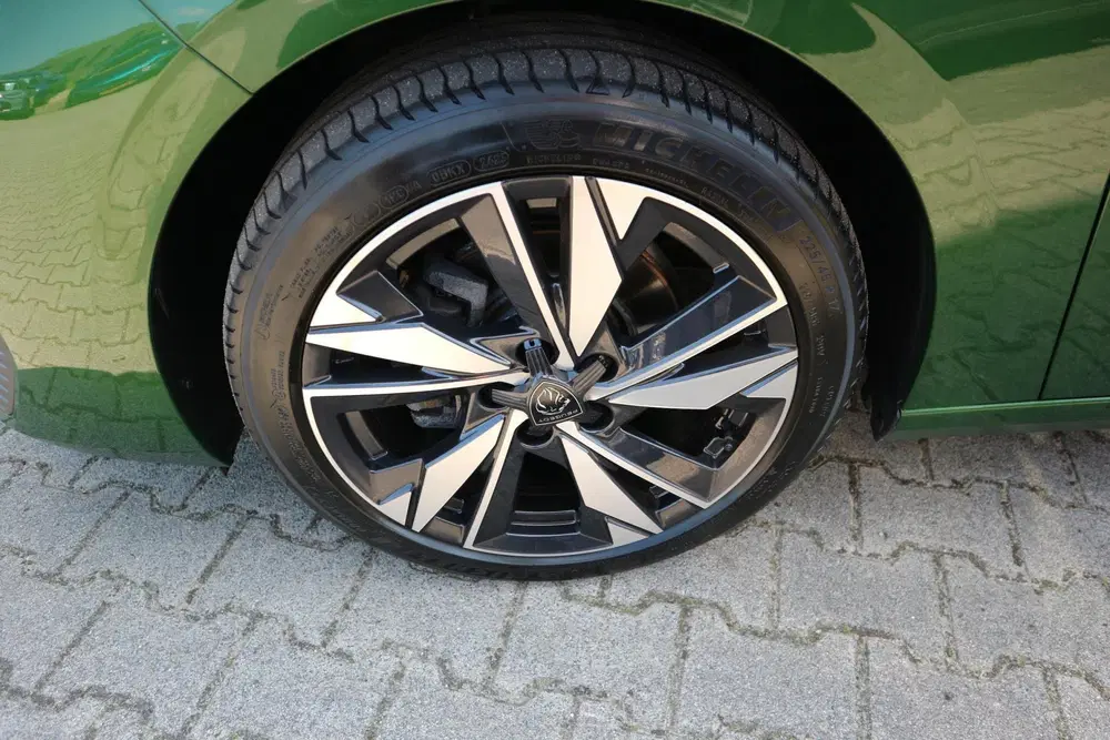 Peugeot 308 1.2 PureTech Allure NAVI CAMERA DAB CRUISE uit 2023, foto 8