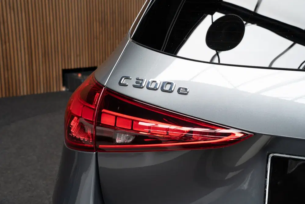 Mercedes-Benz C-Klasse 300e AMG Line Leer 360° Memor uit 2024, foto 12