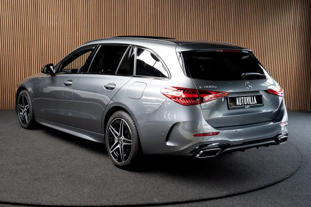 Mercedes-Benz C-Klasse 300e AMG Line Leer 360° Memor uit 2024, foto 3