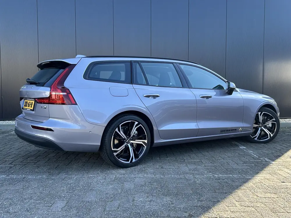 Volvo V60 2.0 T6 Plug-in hybrid AWD Core Business Ed uit 2026, foto 2
