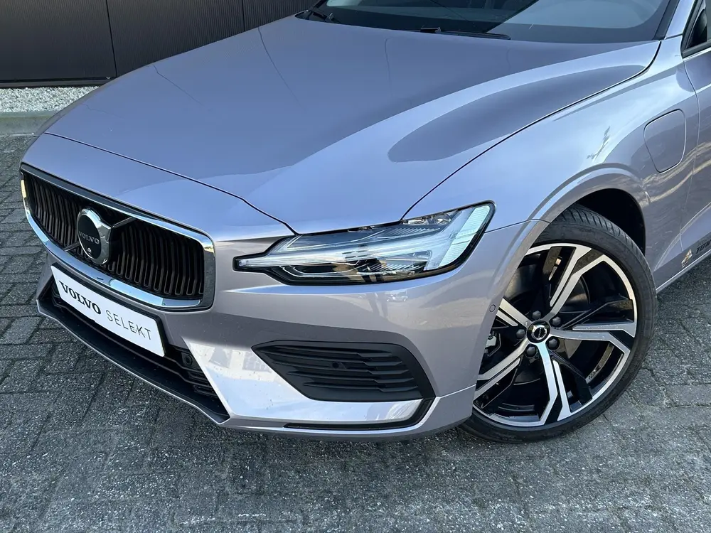 Volvo V60 2.0 T6 Plug-in hybrid AWD Core Business Ed uit 2026, foto 3