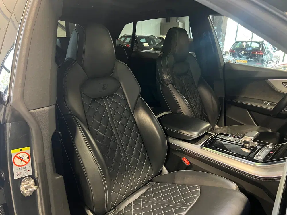 Audi Q8 55 TFSI e quattro Pro Line S uit 2021, foto 10