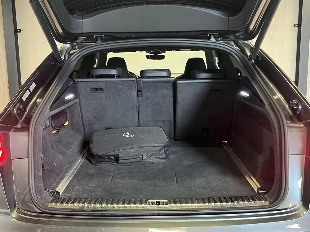 Audi Q8 55 TFSI e quattro Pro Line S uit 2021, foto 18