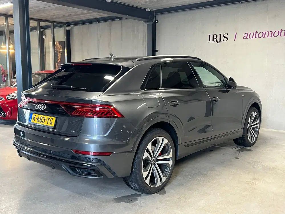 Audi Q8 55 TFSI e quattro Pro Line S uit 2021, foto 2