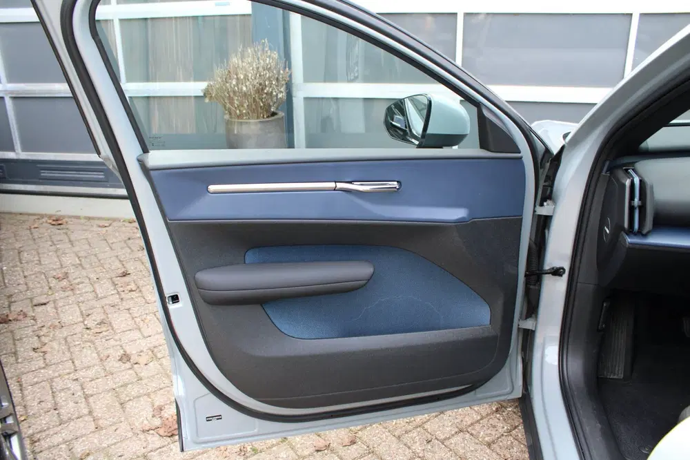 Volvo EX30 Single Motor Extended Range Core 69 kWh uit 2025, foto 17