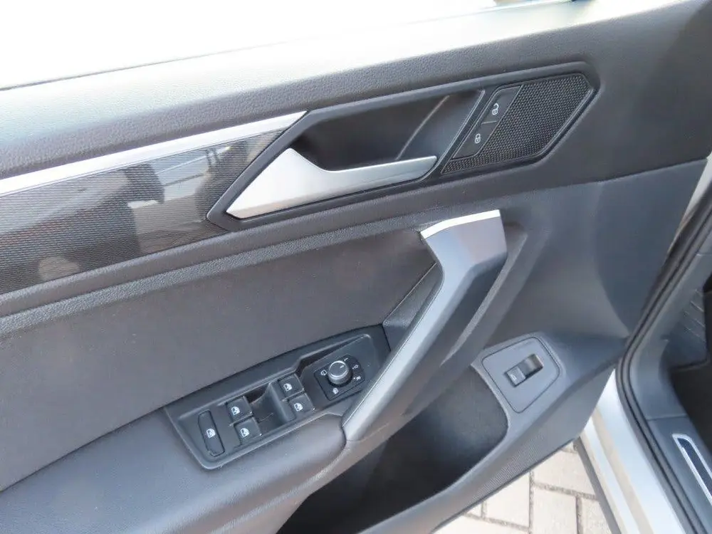 Volkswagen TIGUAN 1.5 TSI DSG R-Line Panorama Ecc Acc Navi 2 uit 2020, foto 17