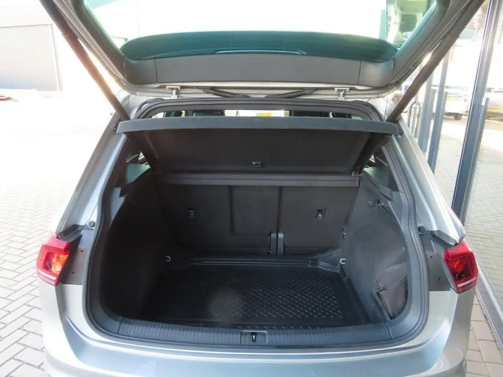 Volkswagen TIGUAN 1.5 TSI DSG R-Line Panorama Ecc Acc Navi 2 uit 2020, foto 9