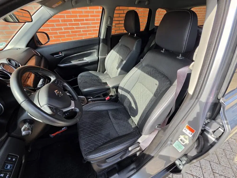Suzuki Vitara 1.5 Hybrid Style Automaat Navigatie Clima uit 2023, foto 4