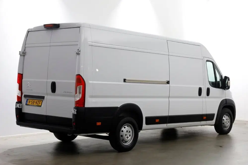 Citroën Jumper 2.2 BlueHDi 165pk L4H2 Airco uit 2024, foto 2