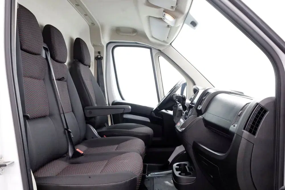 Citroën Jumper 2.2 BlueHDi 165pk L4H2 Airco uit 2024, foto 3