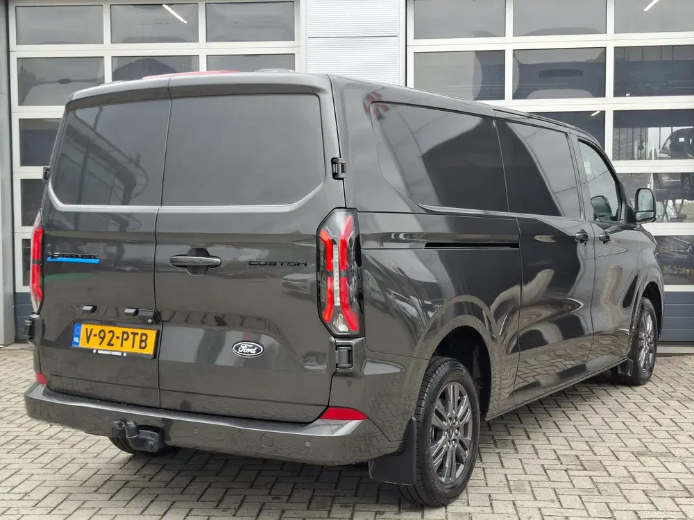 Ford Transit 340 L2H1 Limited 71 kWh uit 2026, foto 2