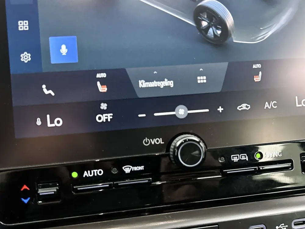 Lexus LBX 2WD uit 2025, foto 10