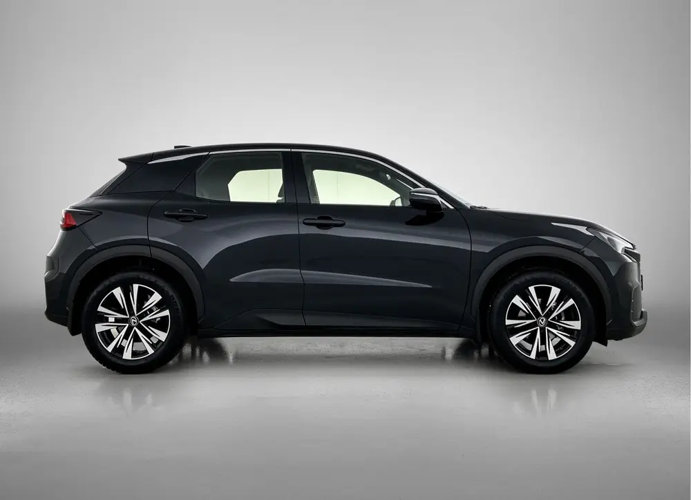 Lexus LBX 2WD uit 2025, foto 12