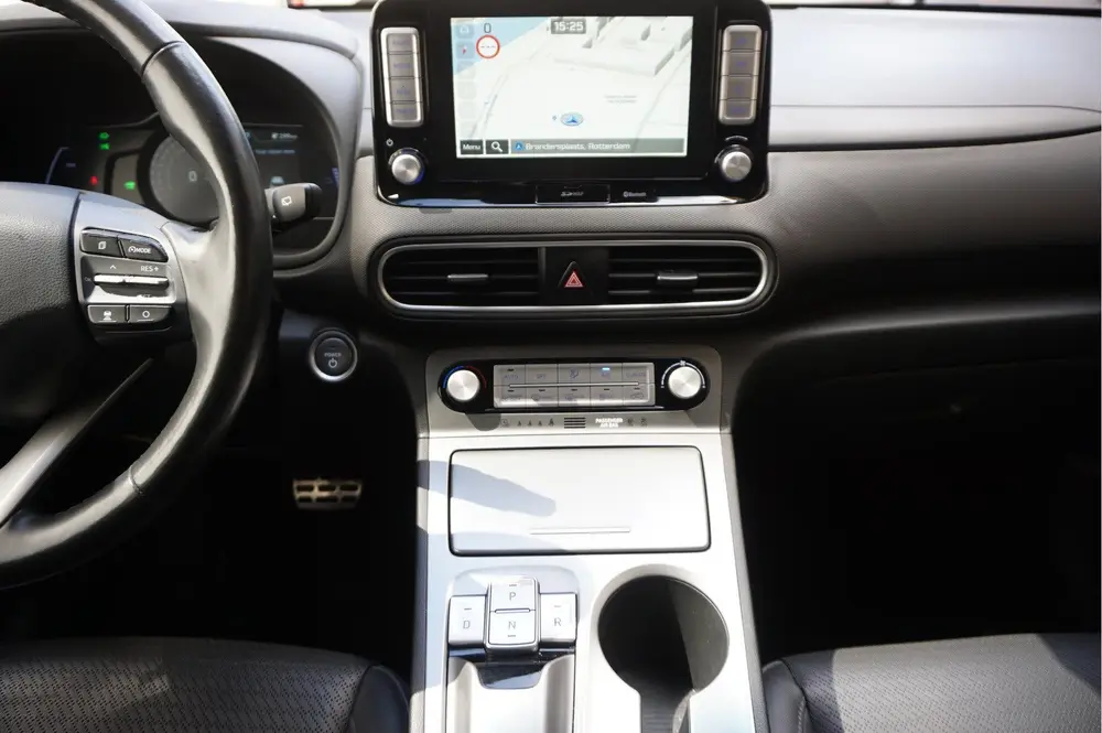 Hyundai Kona EV Premium 64 kWh | SOH 99.2% | Trekhaak | Leer uit 2019, foto 11