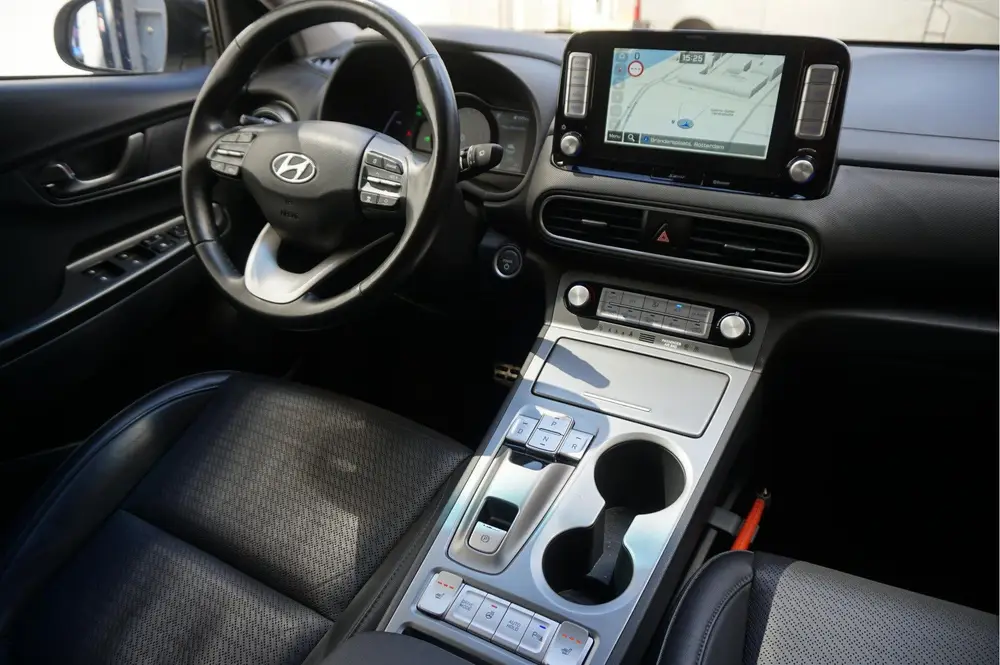 Hyundai Kona EV Premium 64 kWh | SOH 99.2% | Trekhaak | Leer uit 2019, foto 13