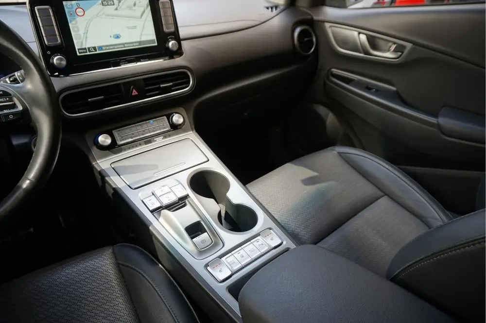 Hyundai Kona EV Premium 64 kWh | SOH 99.2% | Trekhaak | Leer uit 2019, foto 15