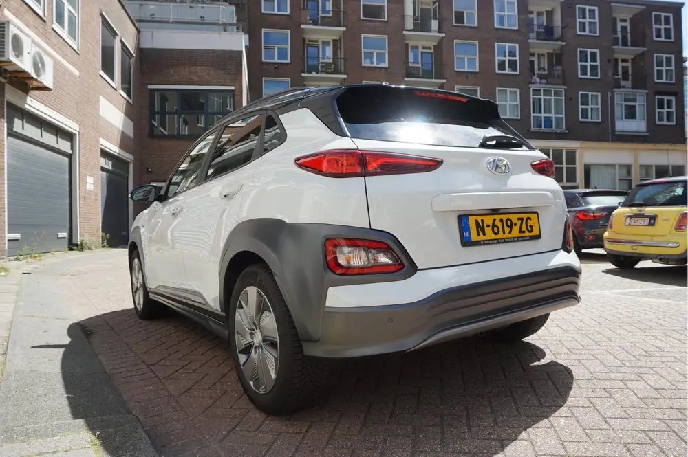Hyundai Kona EV Premium 64 kWh | SOH 99.2% | Trekhaak | Leer uit 2019, foto 7