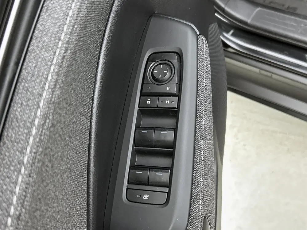 Lexus LBX 2WD uit 2024, foto 19