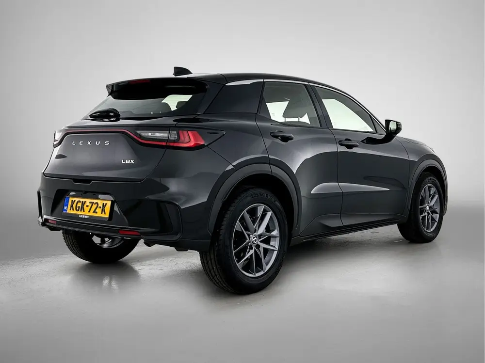 Lexus LBX 2WD uit 2024, foto 2