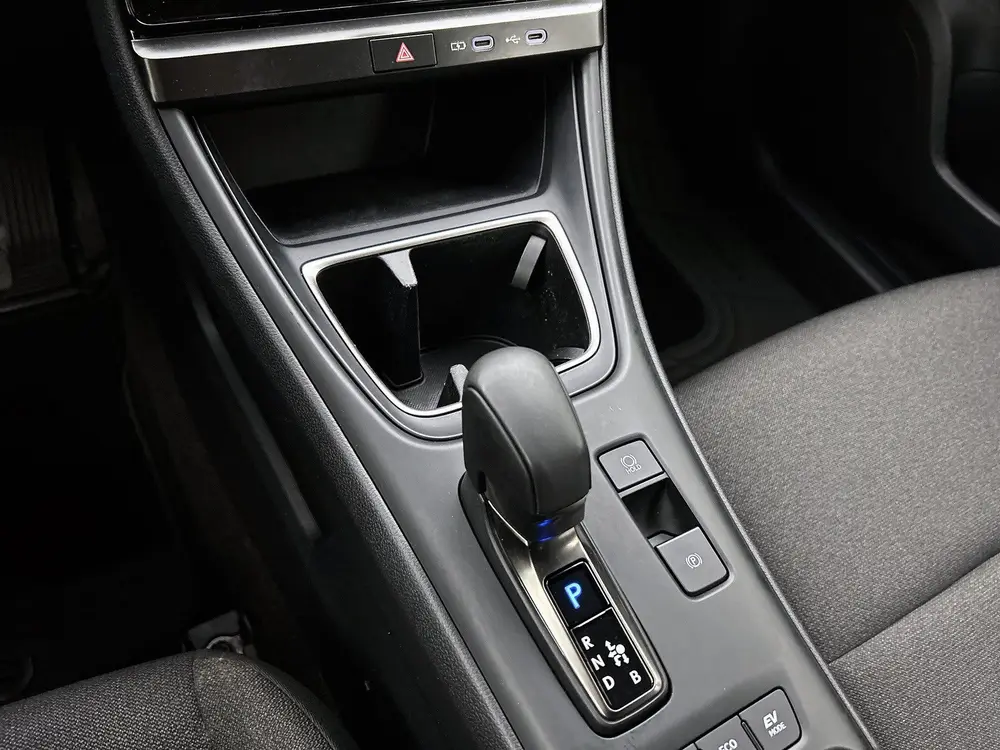 Lexus LBX 2WD uit 2024, foto 8
