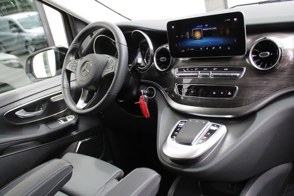 Mercedes-Benz V-Klasse 300d uit 2024, foto 12