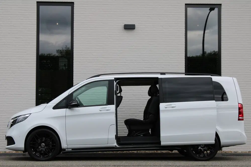 Mercedes-Benz V-Klasse 300d uit 2024, foto 14