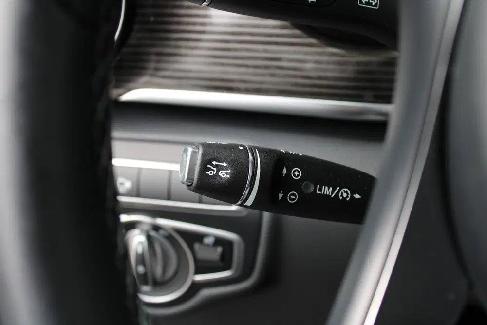 Mercedes-Benz V-Klasse 300d uit 2024, foto 15