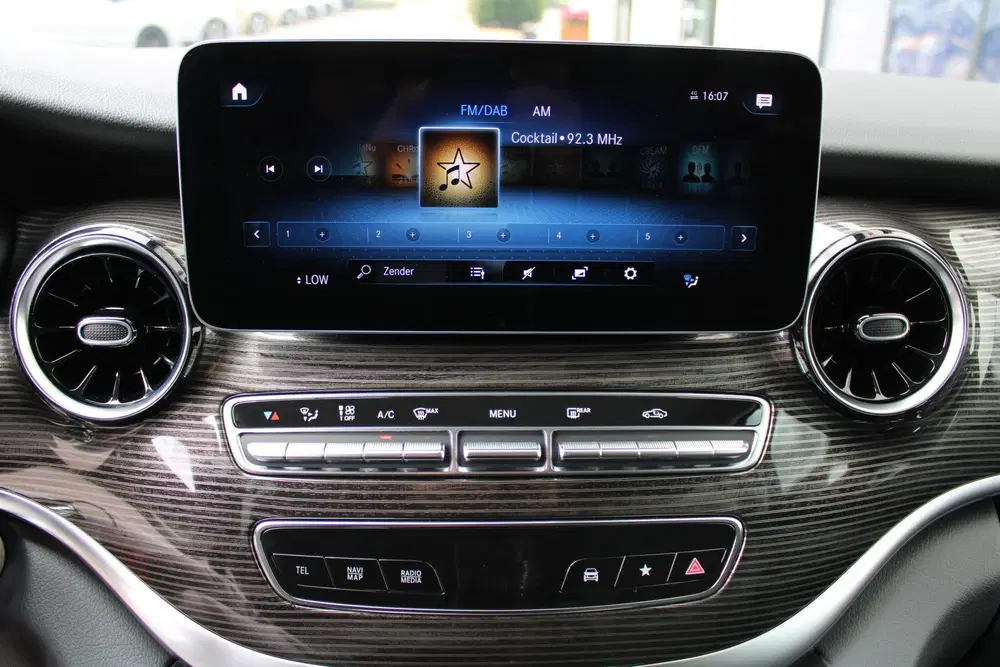 Mercedes-Benz V-Klasse 300d uit 2024, foto 20