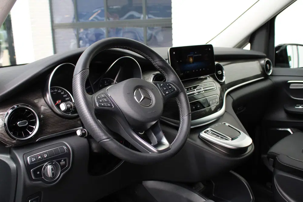 Mercedes-Benz V-Klasse 300d uit 2024, foto 7