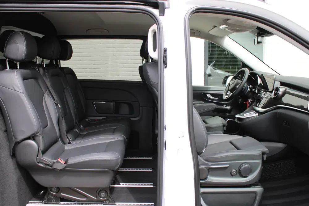 Mercedes-Benz V-Klasse 300d uit 2024, foto 8