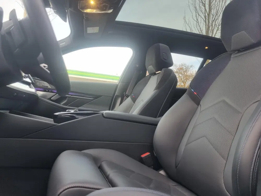 BMW 5-serie 520i M-Pakket Edition Individuel Panodak uit 2025, foto 11
