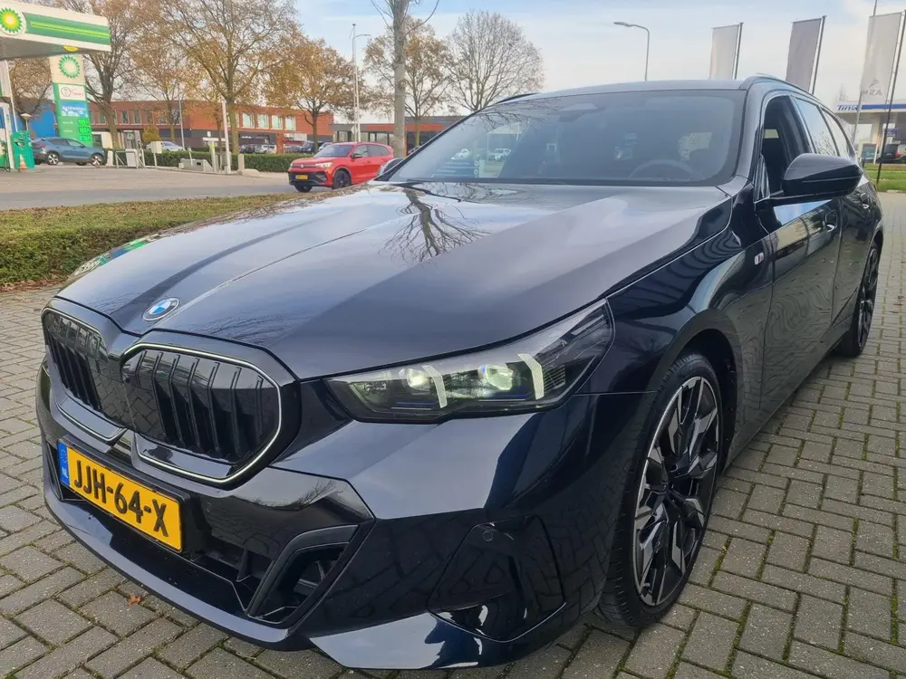 BMW 5-serie 520i M-Pakket Edition Individuel Panodak uit 2025, foto 2